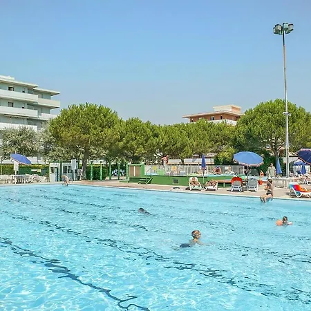 3 Bedroom Lovely In Apartament